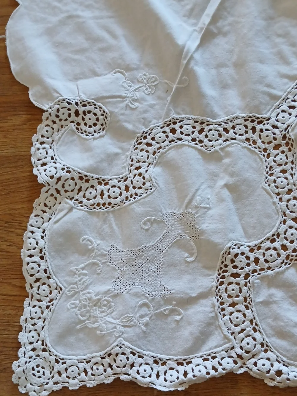 Vintage Handmade Tablecloth Set